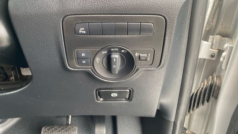 Mercedes-Benz Vito L2 Diesel Rwd 116CDI Premium Crew Van 9G-Tronic